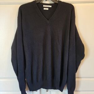 Peter Millar 100% Cashmere V-Neck Sweater – Black | Men’s Luxury Knitwear